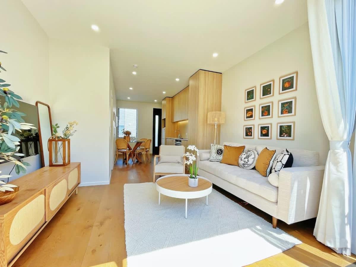 Holiday home Rare Retreat Stylish 2br Townhouse Vs Ac & Parking *