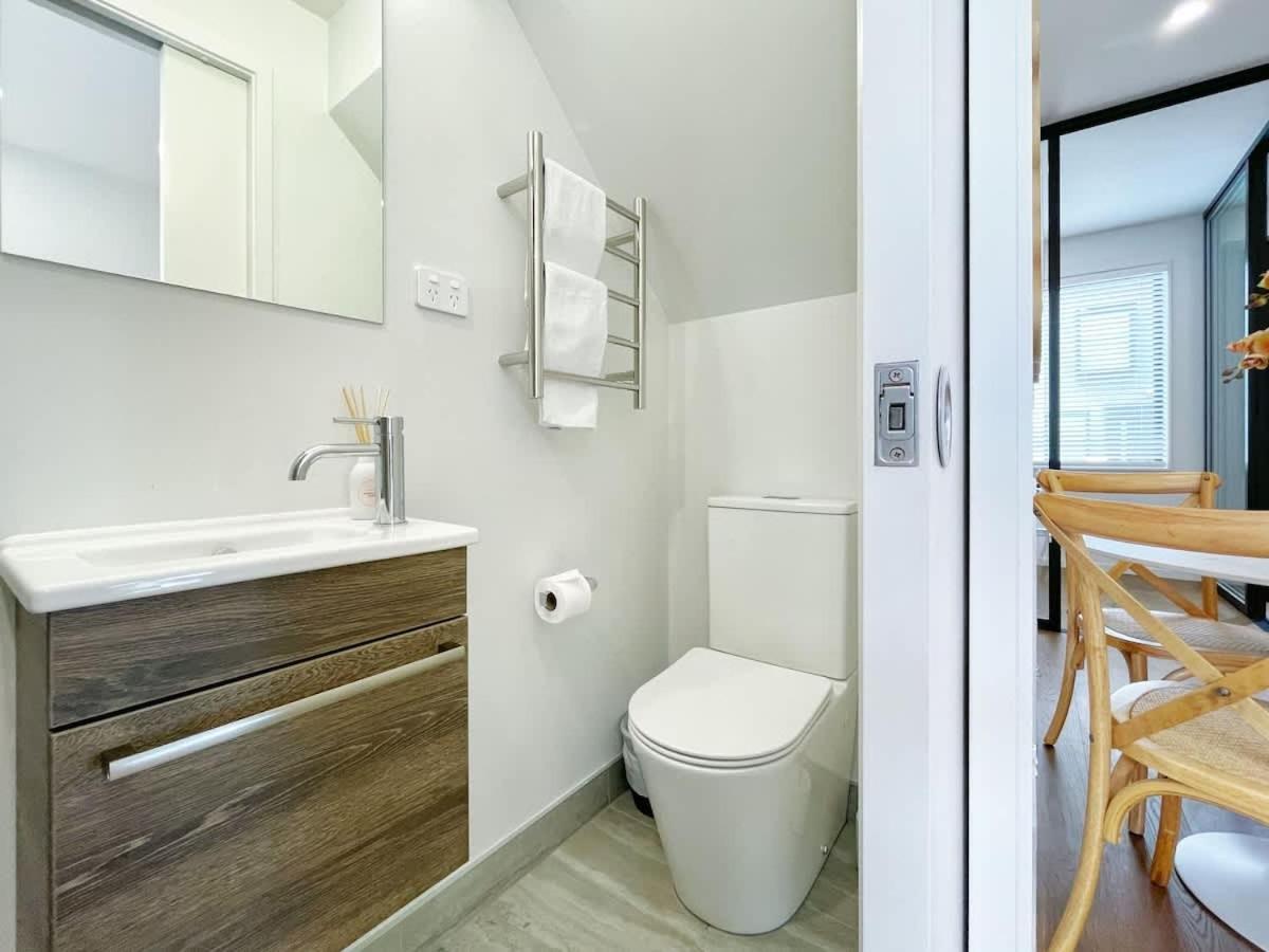 Tranquil Townhouse 2br & 1 Study With Free Parking & Backyard Holiday home
