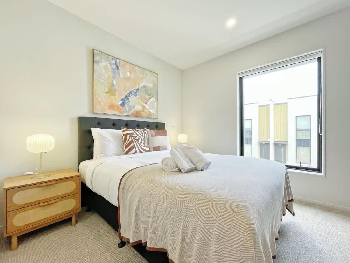 Tranquil Townhouse 2br & 1 Study With Free Parking & Backyard Holiday home
