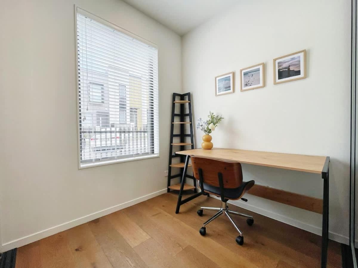 Holiday home Tranquil Townhouse 2br & 1 Study With Free Parking & Backyard