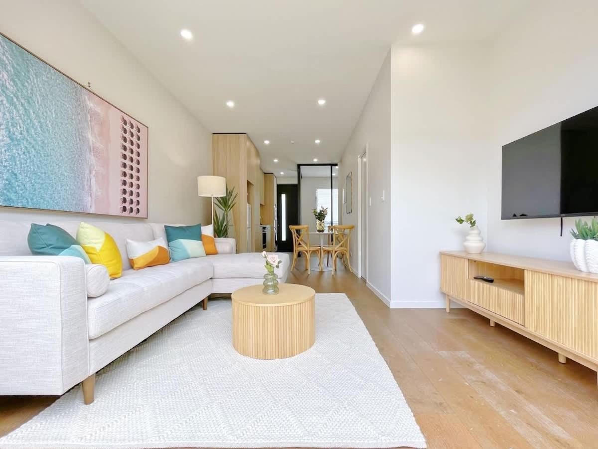 Holiday home Tranquil Townhouse 2br & 1 Study With Free Parking & Backyard Auckland