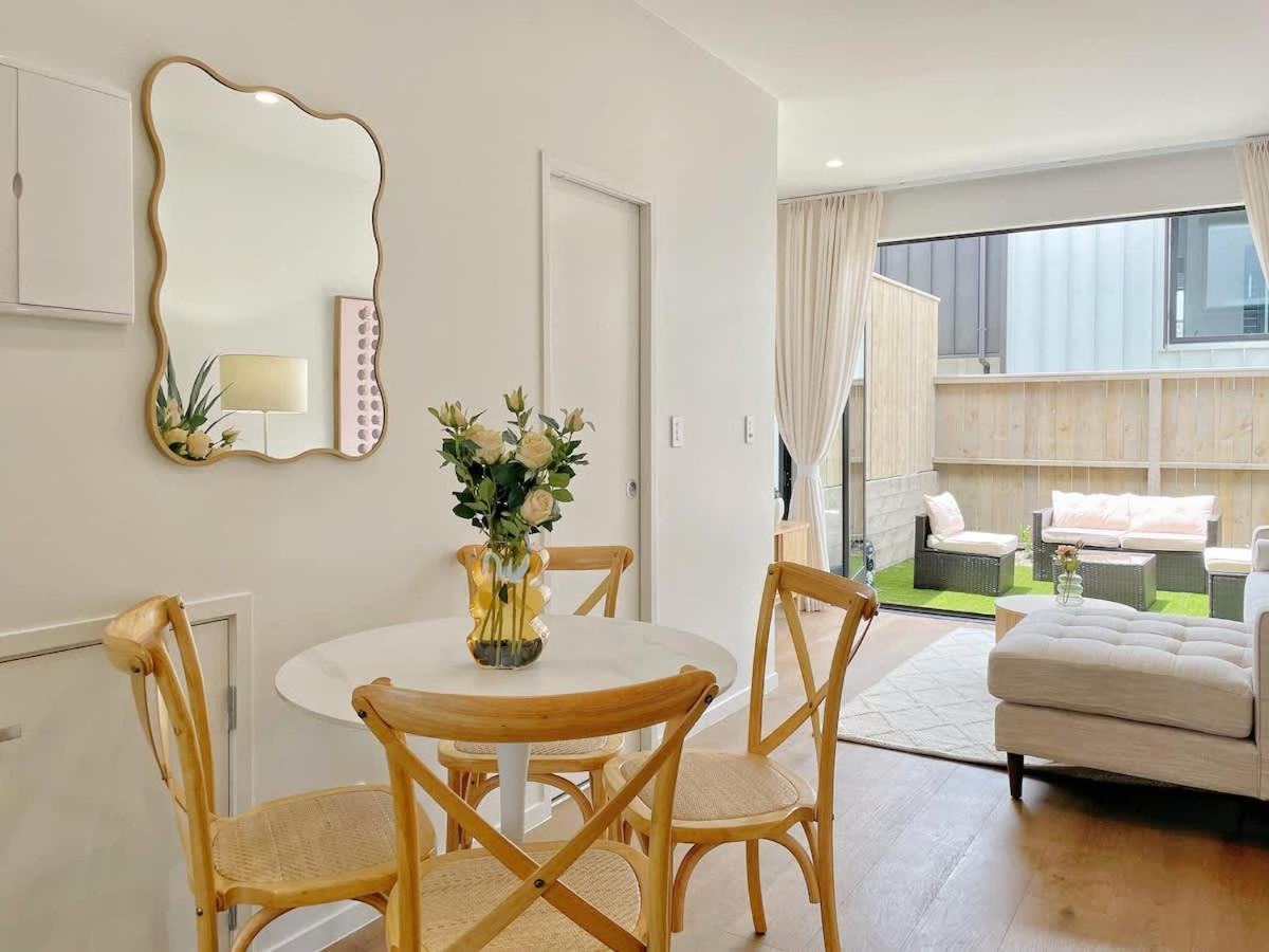 Tranquil Townhouse 2br & 1 Study With Free Parking & Backyard Holiday home Auckland