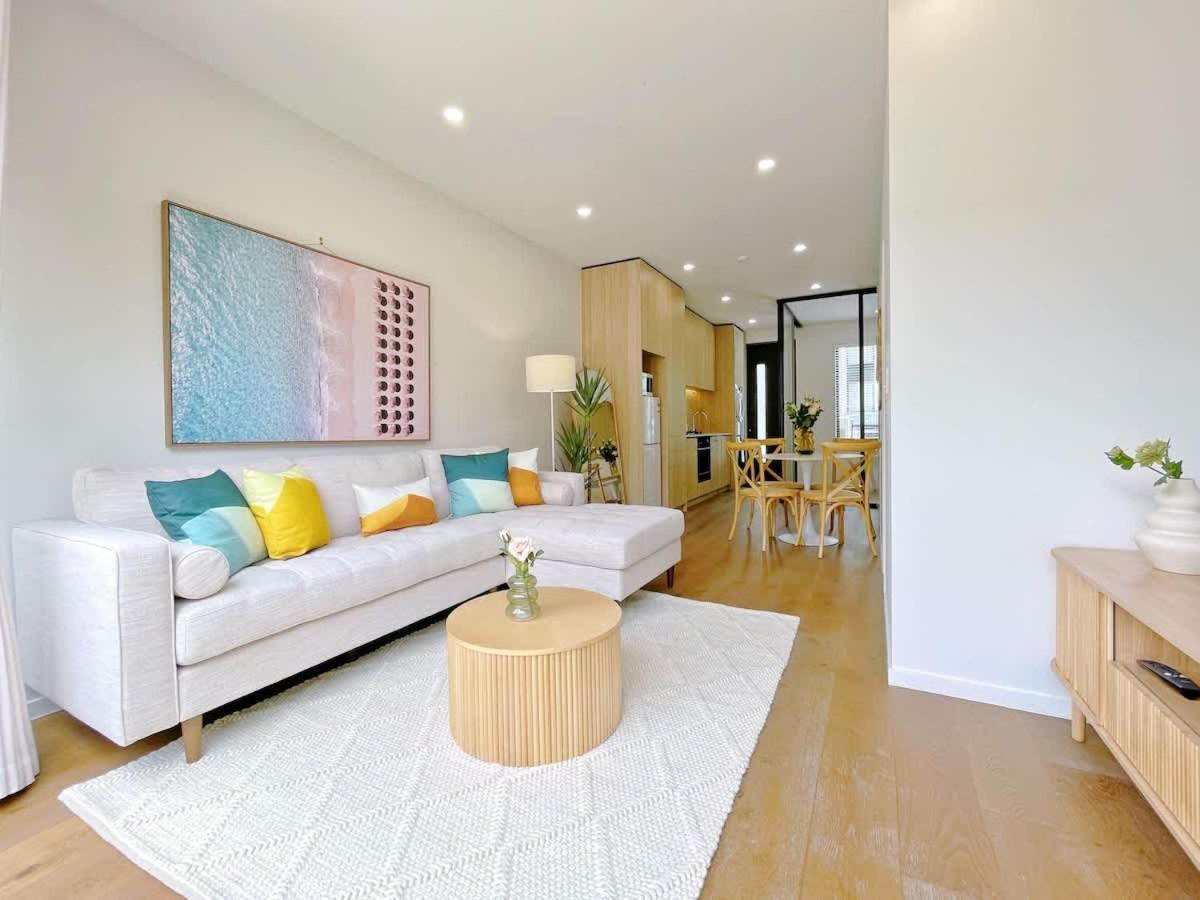 Holiday home Tranquil Townhouse 2br & 1 Study With Free Parking & Backyard