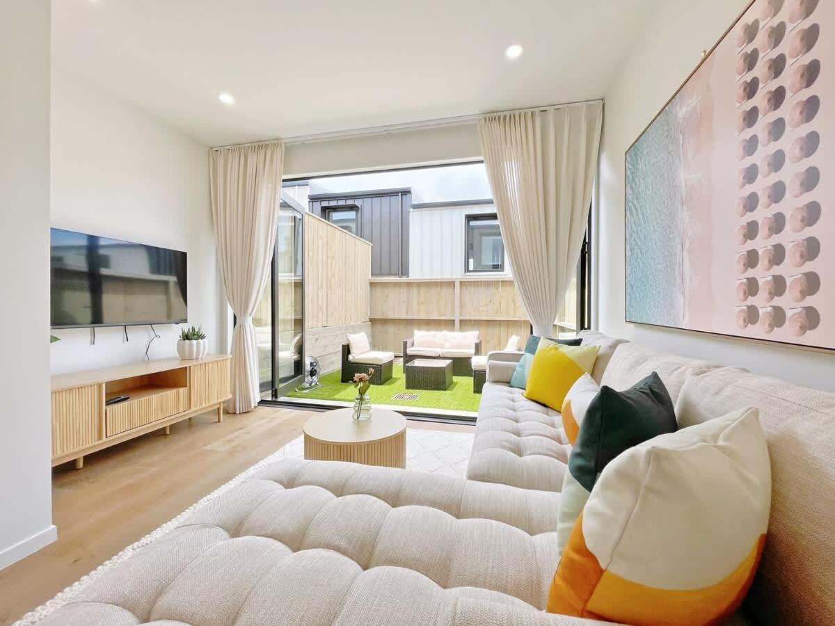 Tranquil Townhouse 2br & 1 Study With Free Parking & Backyard * Auckland