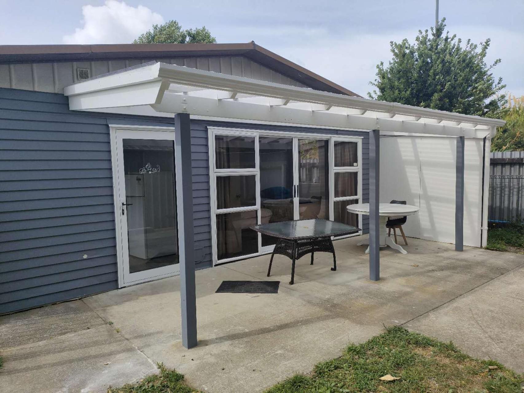 3 Bedroom Small Garden Chalet B, 30 Laurel St, Mt Albert, Holiday home