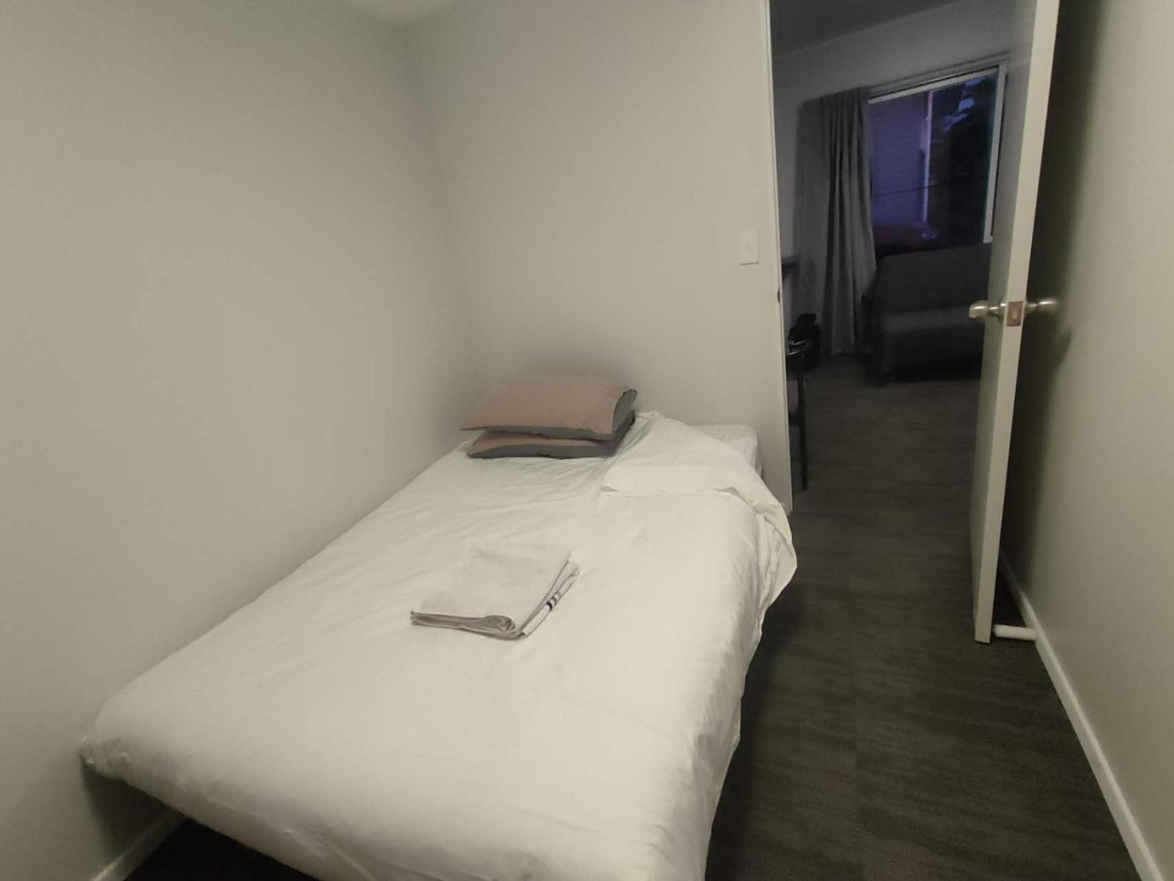 3 Bedroom Small Garden Chalet B, 30 Laurel St, Mt Albert, *