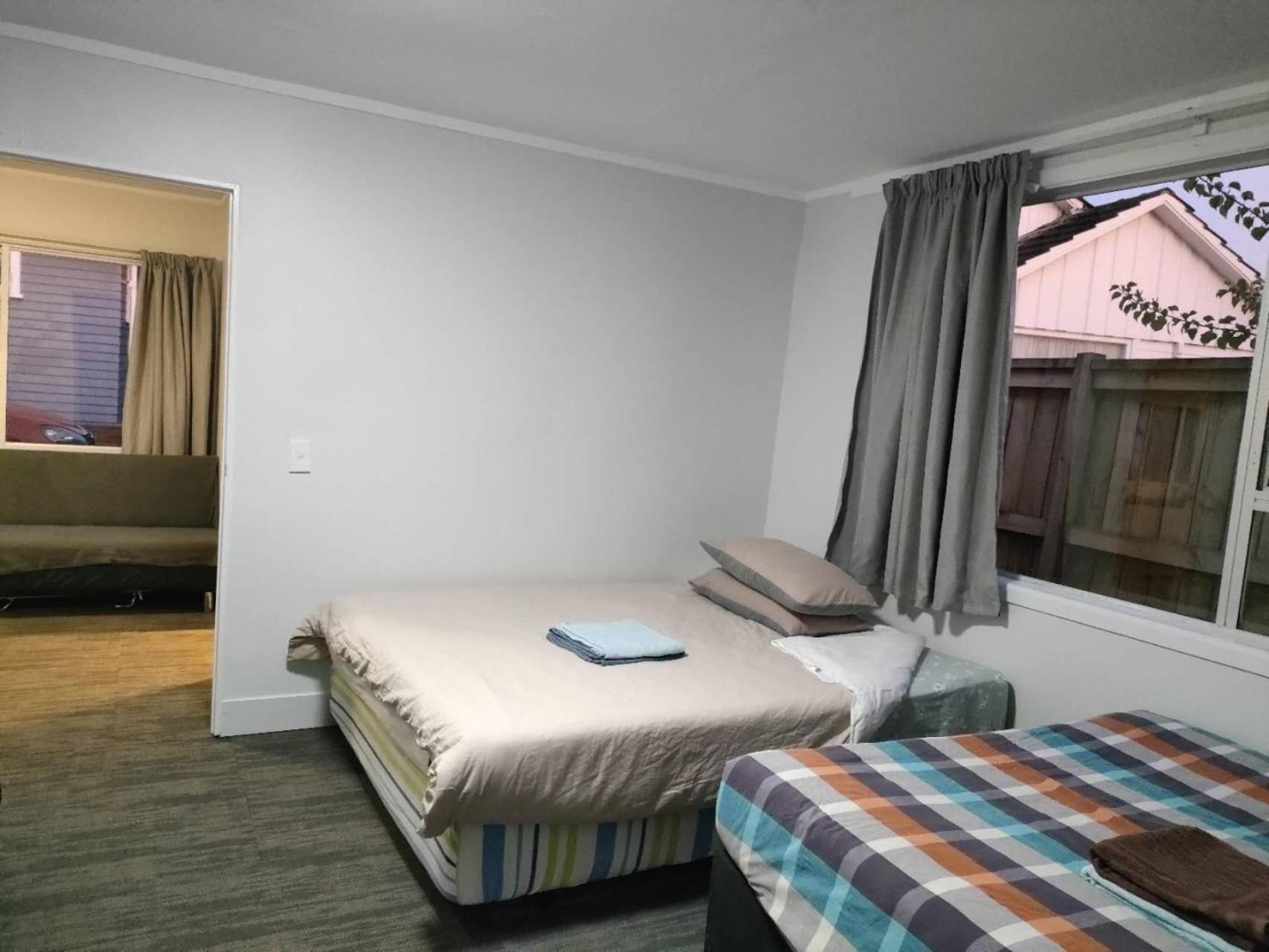 Holiday home 3 Bedroom Small Garden Chalet B, 30 Laurel St, Mt Albert,