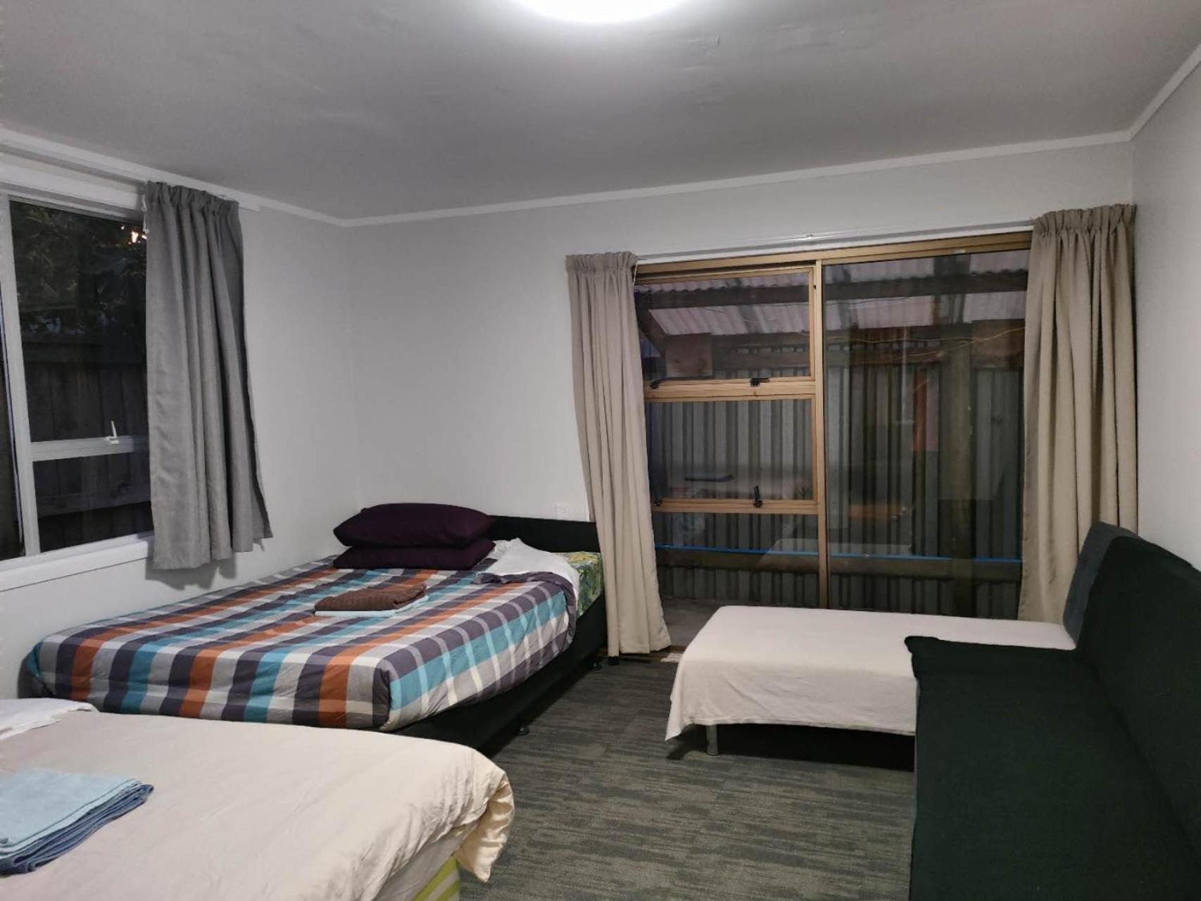 Holiday home 3 Bedroom Small Garden Chalet B, 30 Laurel St, Mt Albert, *