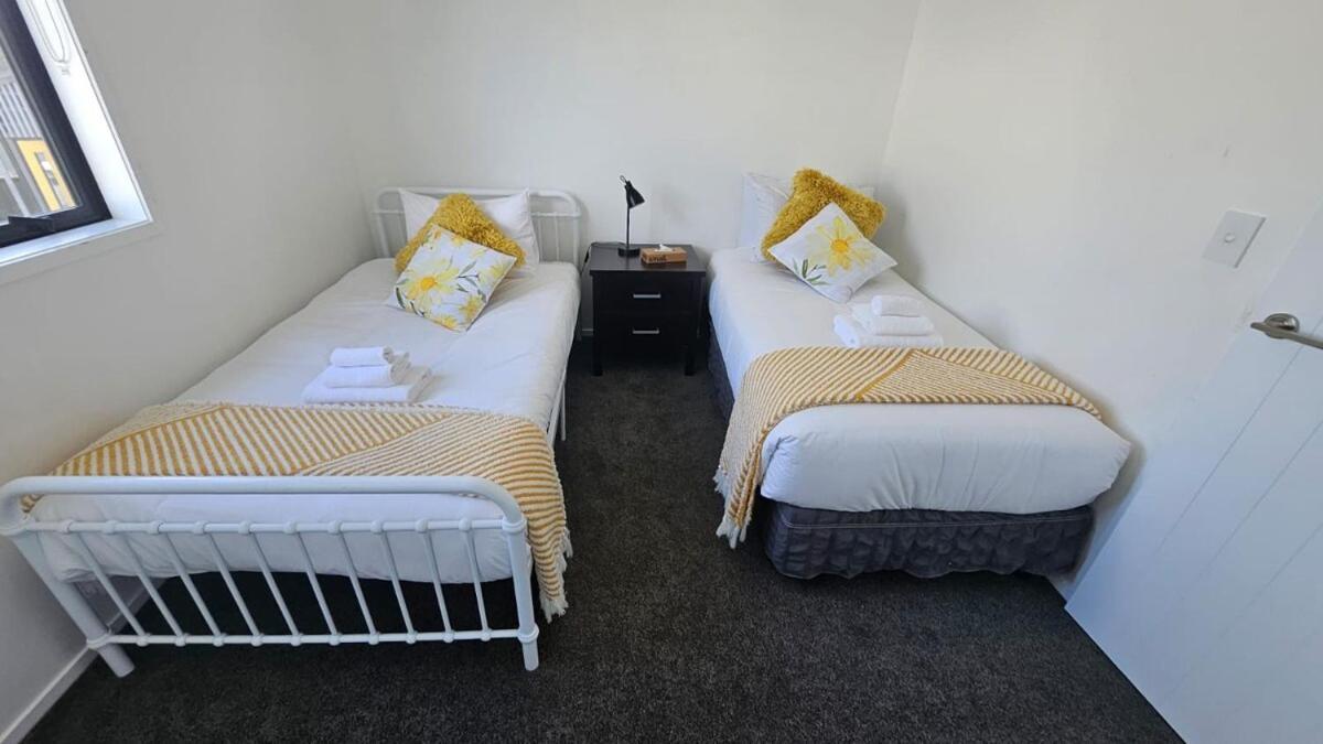 Akl Air Port 6 Km, Free Car Park, Spacious & Bright Holiday home Auckland