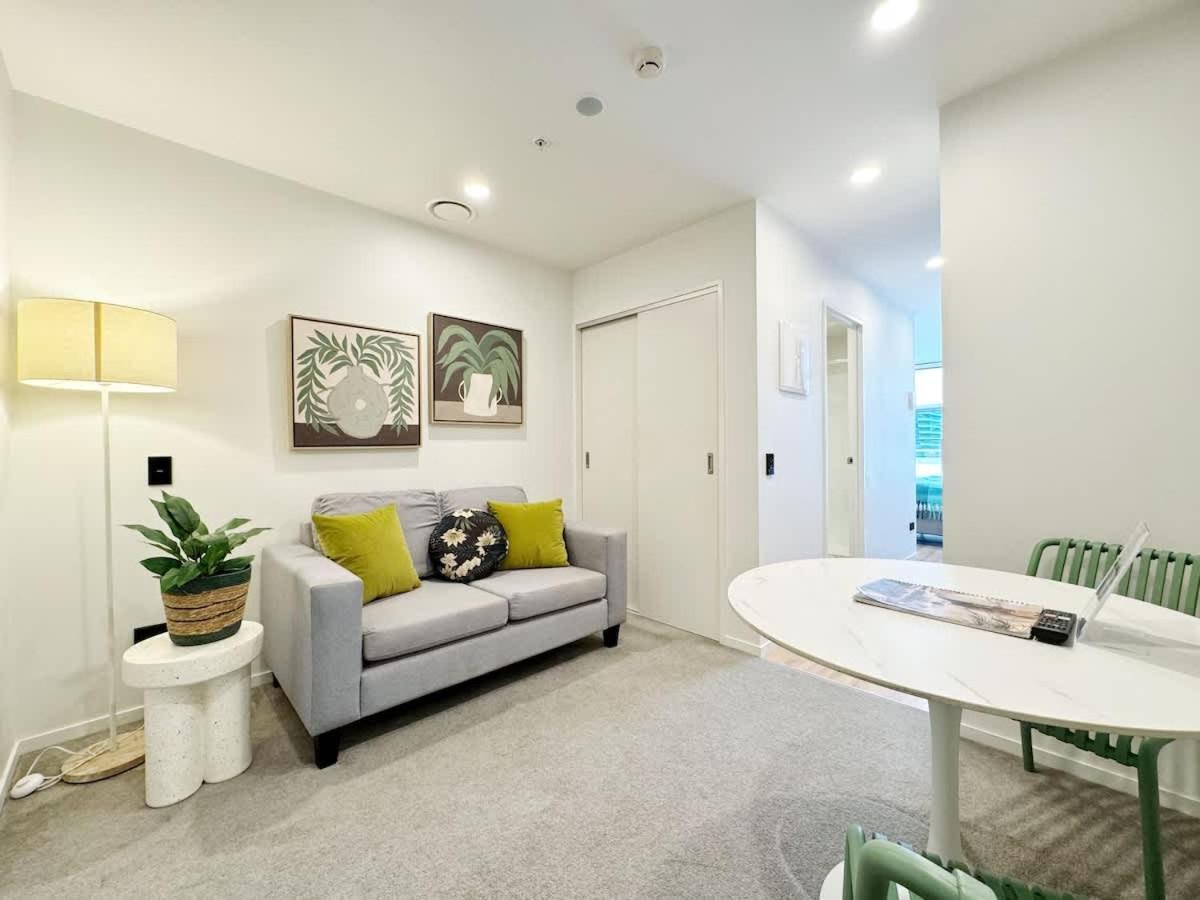 Lush Escape - Fresh 1b Near Skytower Pool Gym Saunasauna Apartment