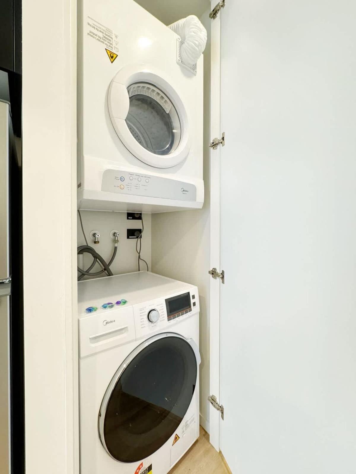 Apartment Lush Escape - Fresh 1b Near Skytower Pool Gym Saunasauna