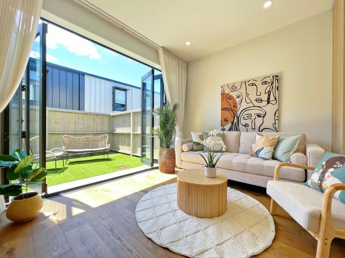 Serenity 2br Townhouse Vs Ac Backyard & Parking Holiday home Auckland