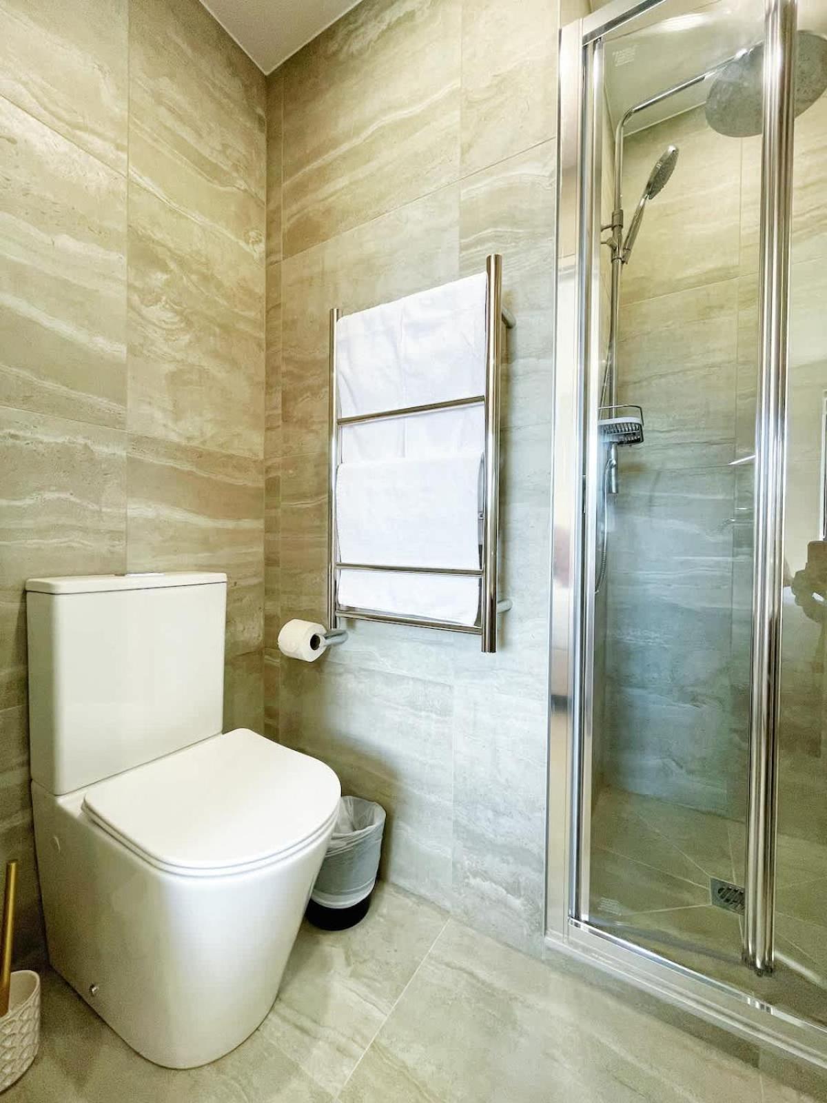 Serenity 2br Townhouse Vs Ac Backyard & Parking Holiday home