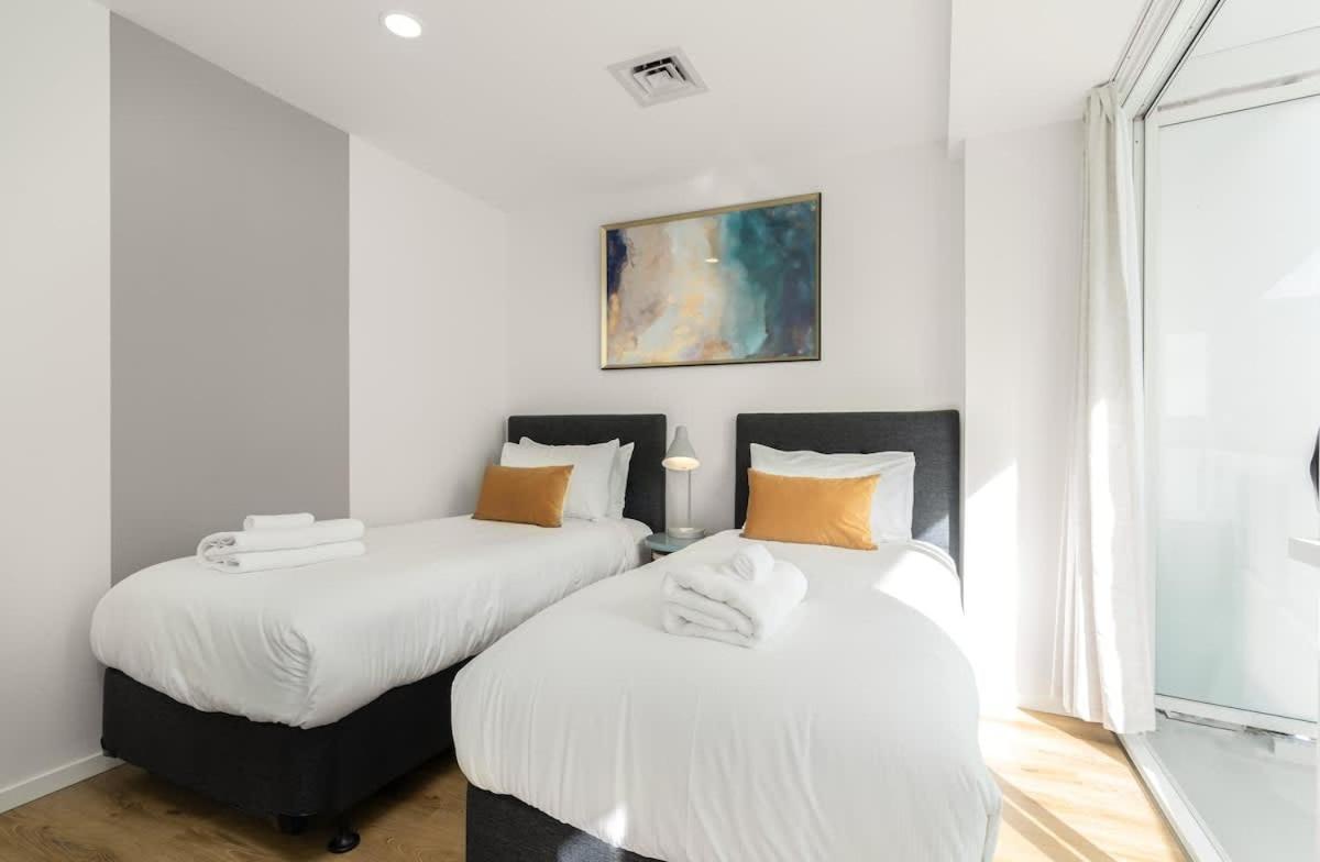Apartment Tasteful Luxury Modern 2br With Aircon In The Next To Park
