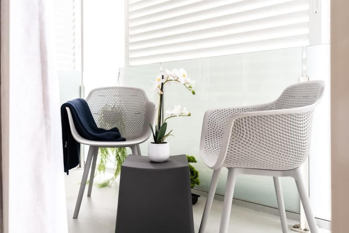 Apartment Tasteful Luxury Modern 2br With Aircon In The Next To Park