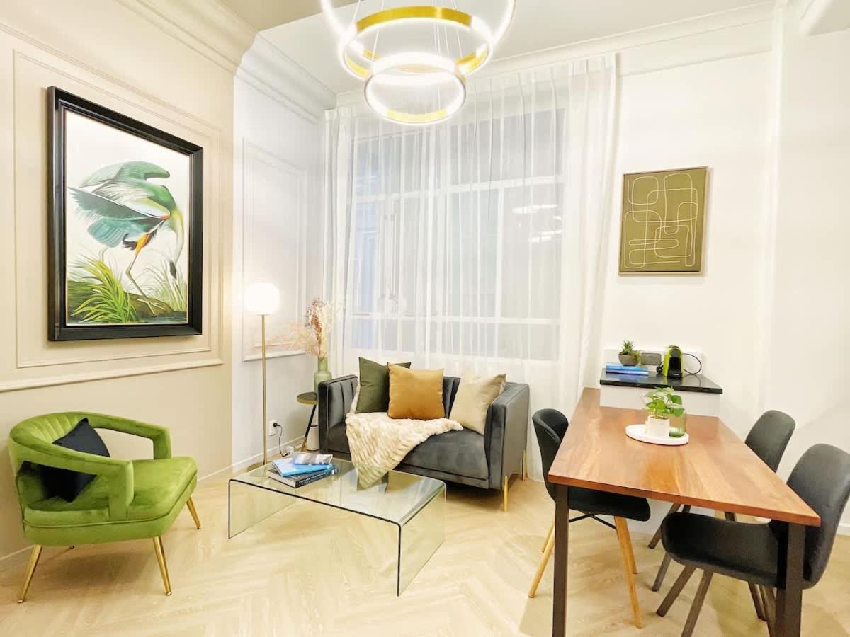 Stylish Chic Stunning 1br Gem In The Heart Of Queen St Apartment *