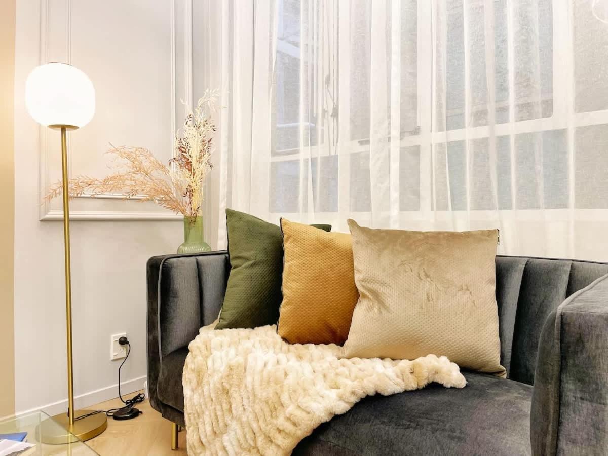 Stylish Chic Stunning 1br Gem In The Heart Of Queen St Apartment