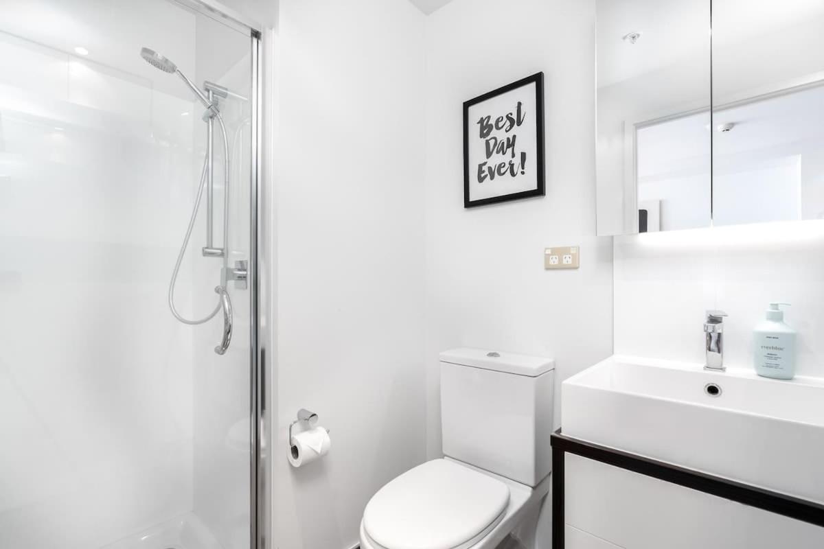 The Heart Of Living With Incredible & Skytower View Nearby Queen St Apartment *