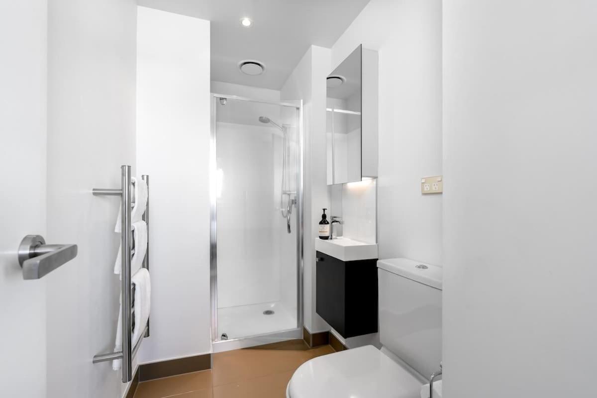 Apartment The Heart Of Living With Incredible & Skytower View Nearby Queen St Auckland