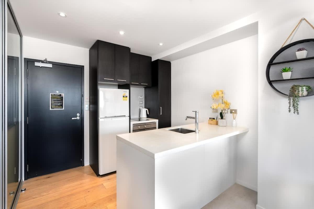 The Heart Of Living With Incredible & Skytower View Nearby Queen St * Auckland