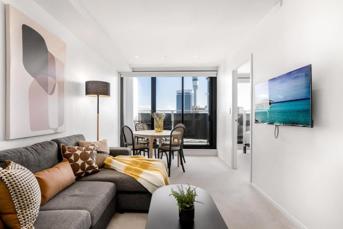 Apartment The Heart Of Living With Incredible & Skytower View Nearby Queen St Auckland