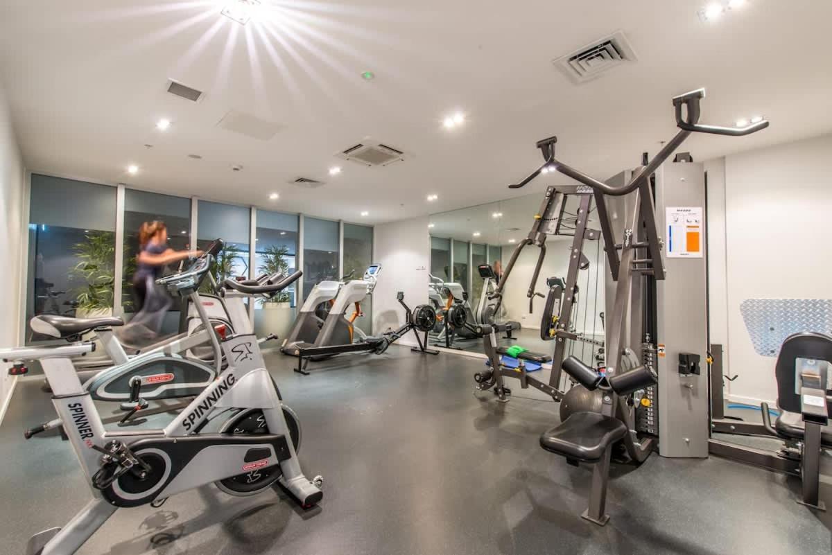 The Heart Of Living With Incredible & Skytower View Nearby Queen St *
