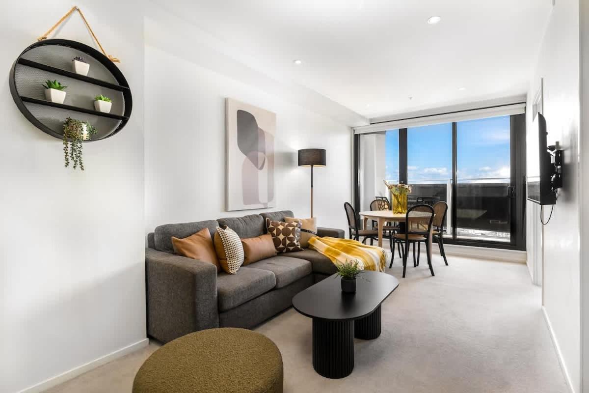The Heart Of Living With Incredible & Skytower View Nearby Queen St Auckland