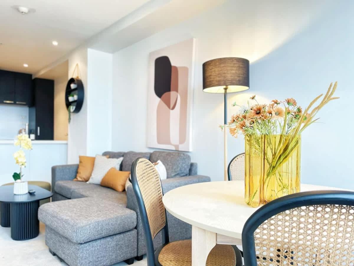 The Heart Of Living With Incredible & Skytower View Nearby Queen St Auckland