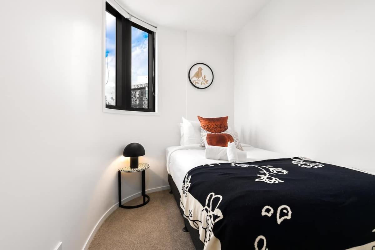Luxury Design Parkside Living In Cbd Vs Aircon Apartment