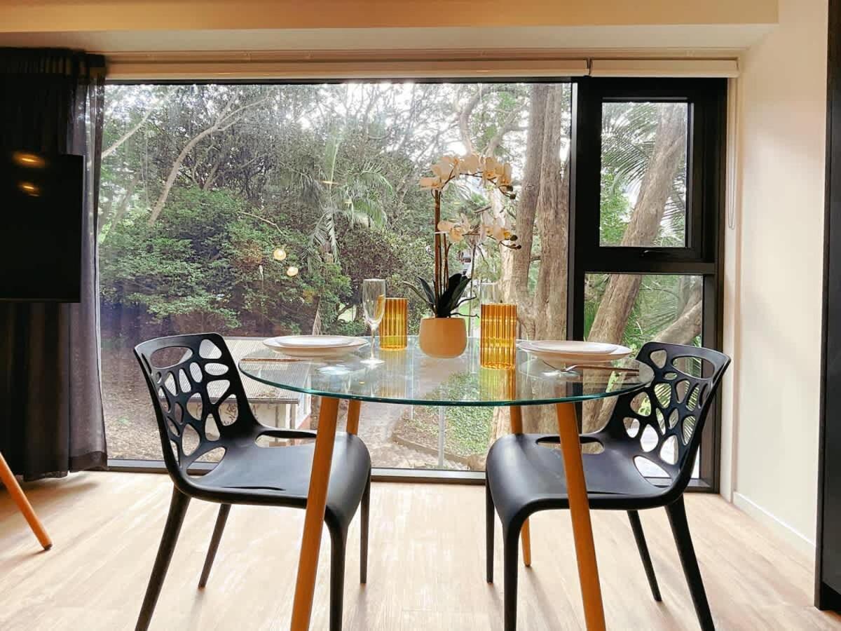 Tree-lined Parkside With Pool & Gym Apartment