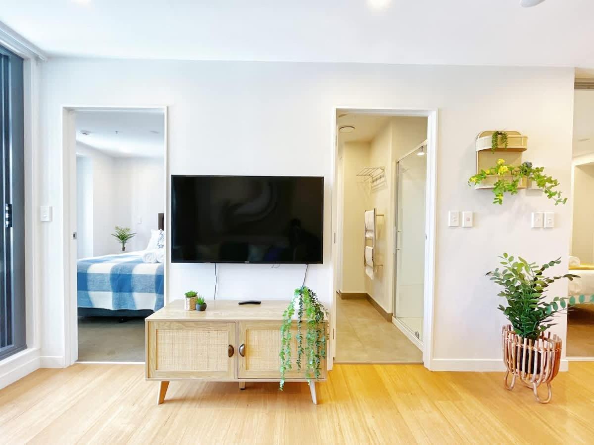 Apartment Refreshing 2 Bedrooms On Queen St Living *