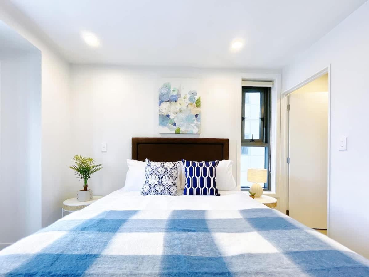 Refreshing 2 Bedrooms On Queen St Living * Auckland
