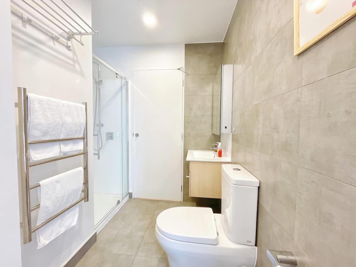 Apartment Refreshing 2 Bedrooms On Queen St Living *
