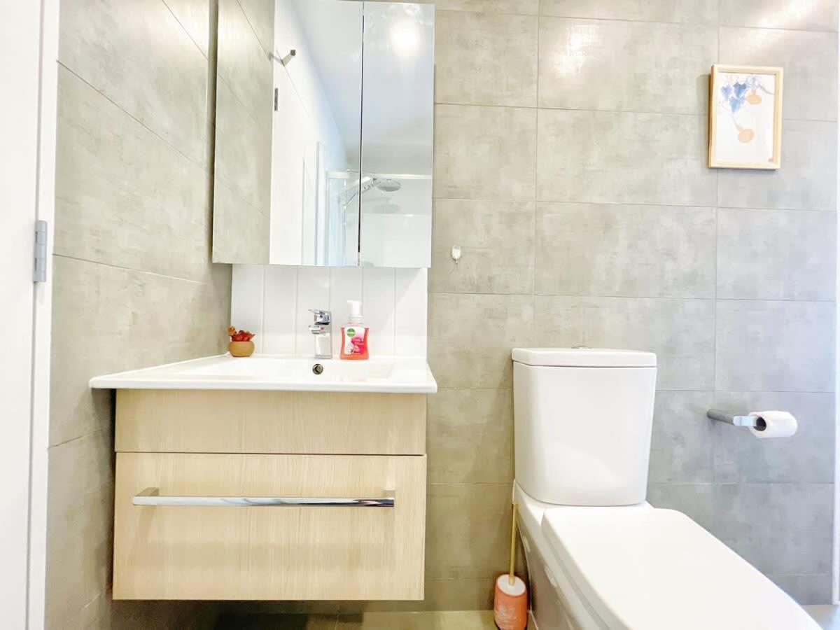 Apartment Refreshing 2 Bedrooms On Queen St Living Auckland