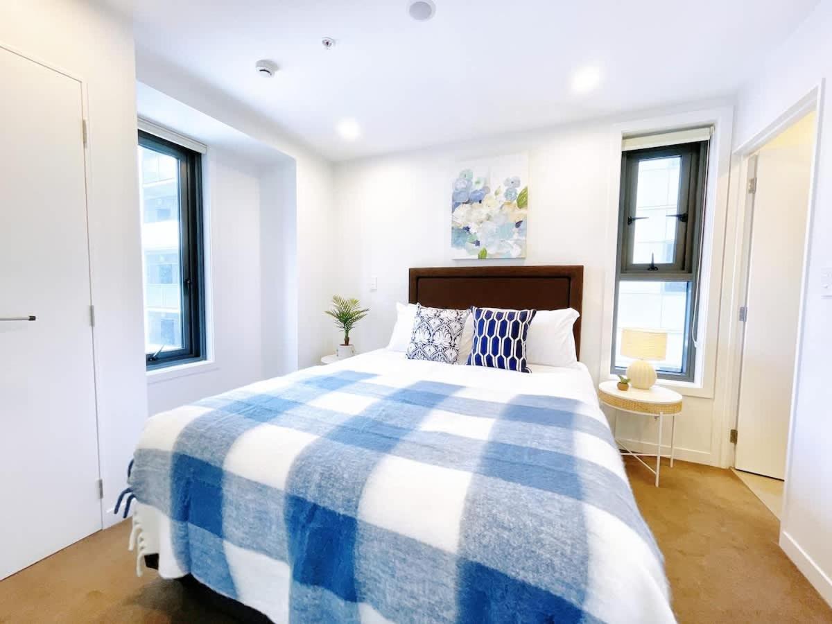Refreshing 2 Bedrooms On Queen St Living Apartment *