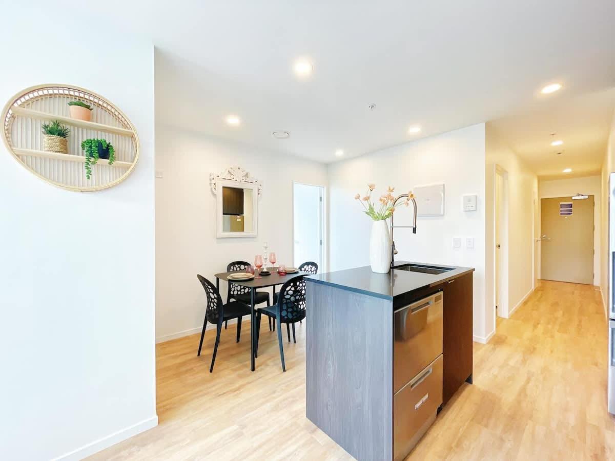 Apartment Designed Parkside Penthouse 2beds & 2baths - Pool Gym *
