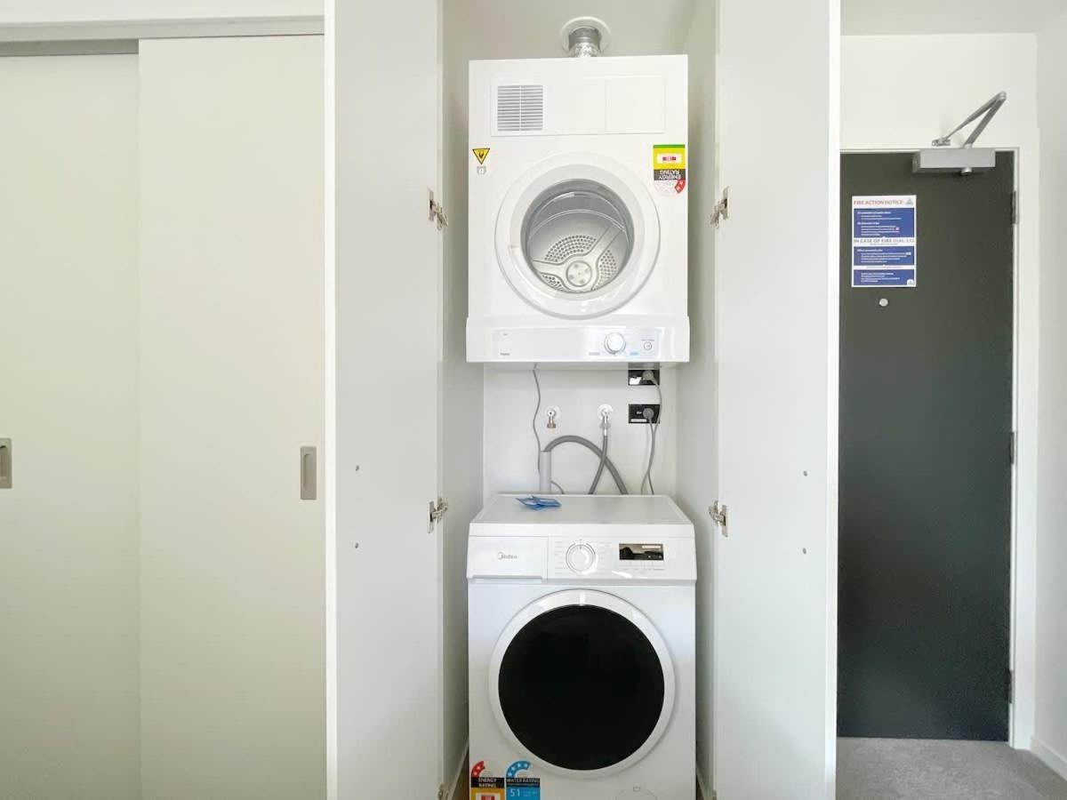 Graceful Comfy Nearby Skytower & Queen St Apartment