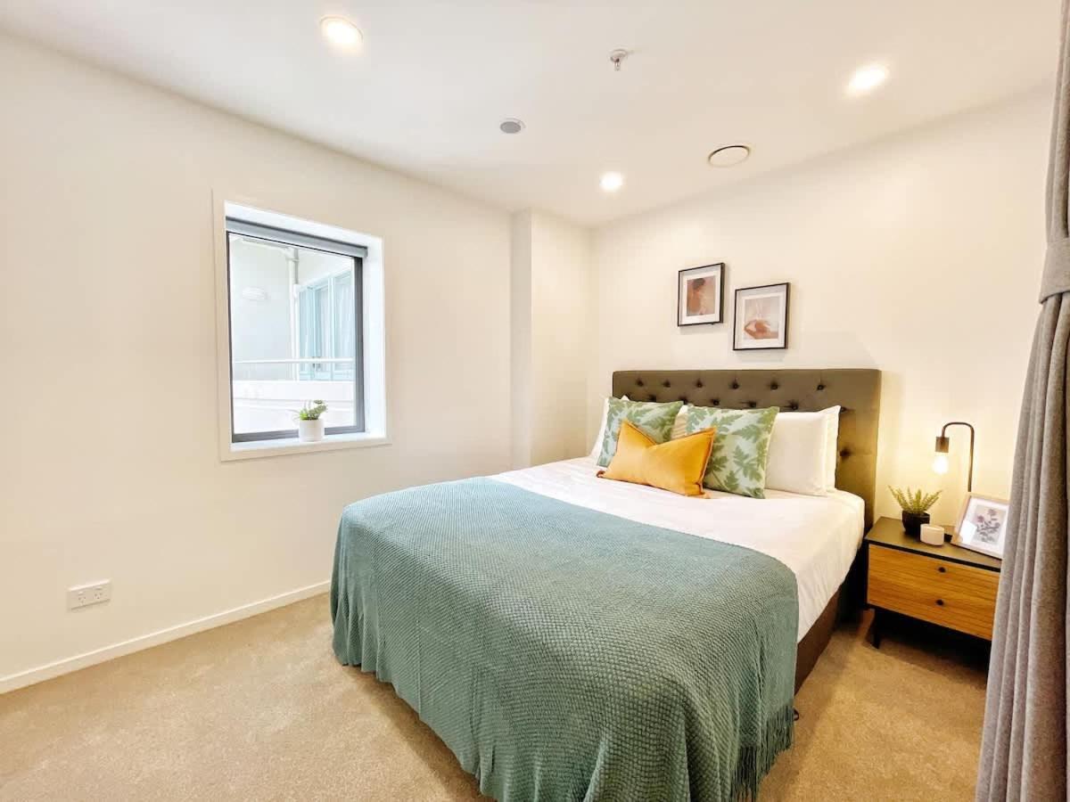 Incredible Park & Skytower View - Free Parking & Ac