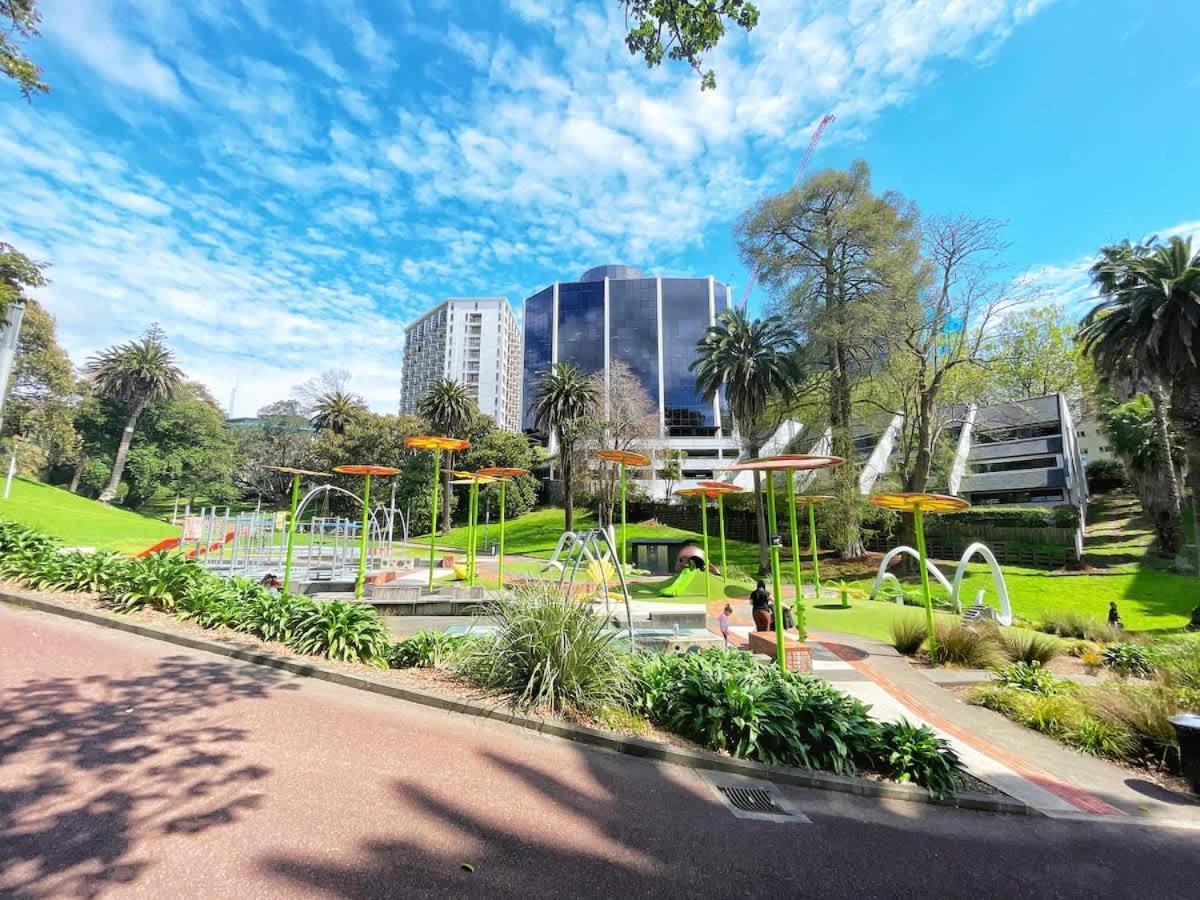 Relaxing & Cosy Get Away In Cbd Parkside - Pool & Gym Apartment Auckland