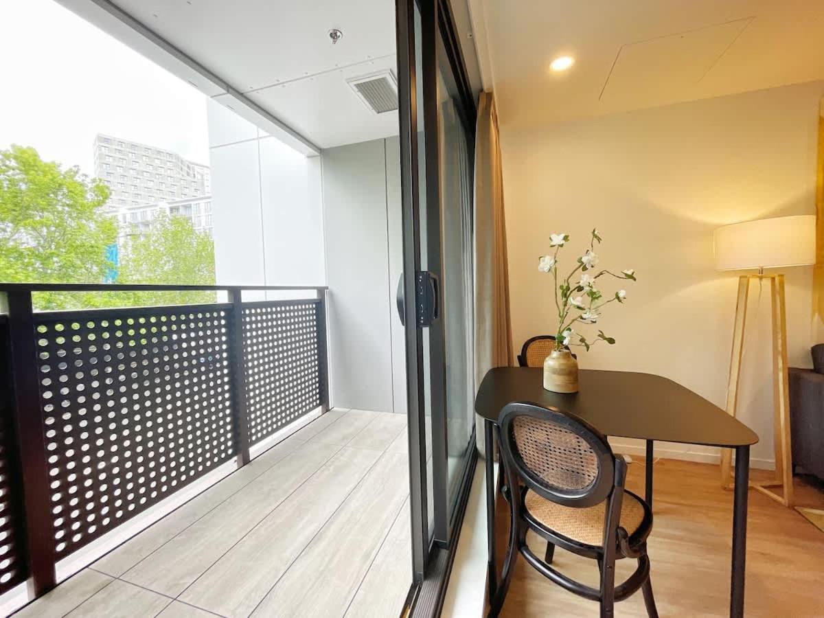 Relaxing & Cosy Get Away In Cbd Parkside - Pool & Gym Apartment