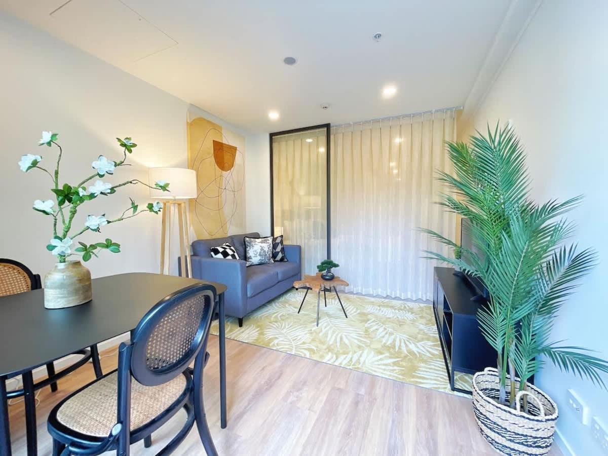 Relaxing & Cosy Get Away In Cbd Parkside - Pool & Gym Apartment