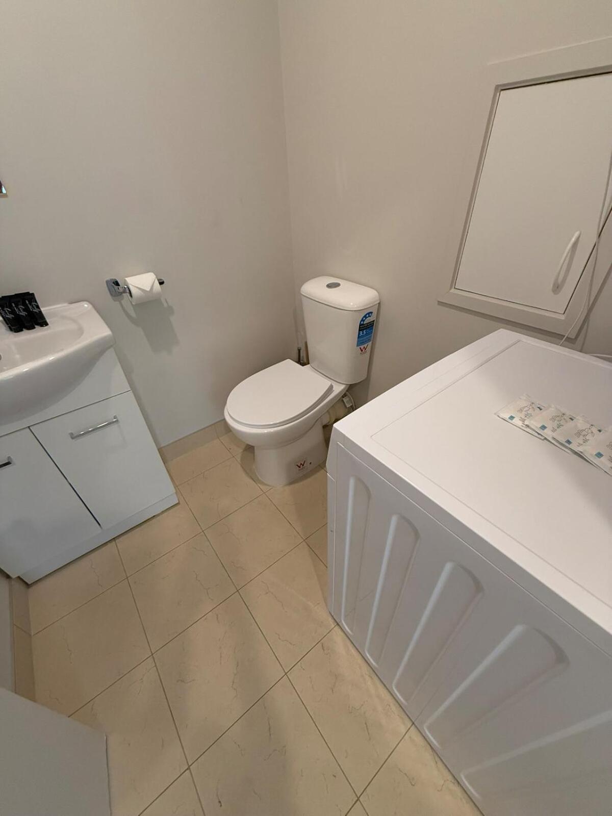 Sky Stars 2b1b Family With In Akl Cbd With Free Parking Apartment *