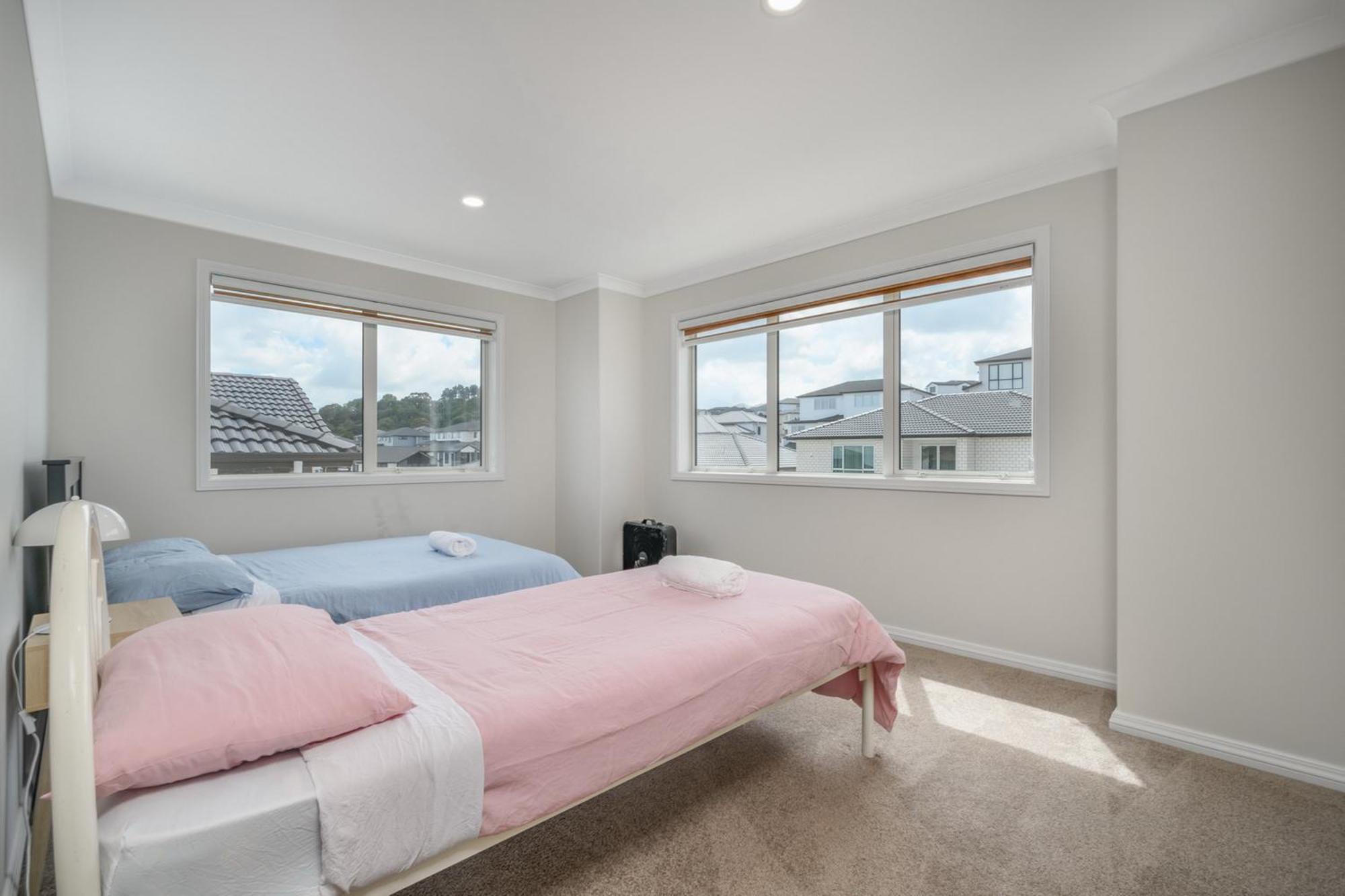 Designer Brand New Large House Flat Bush * Auckland