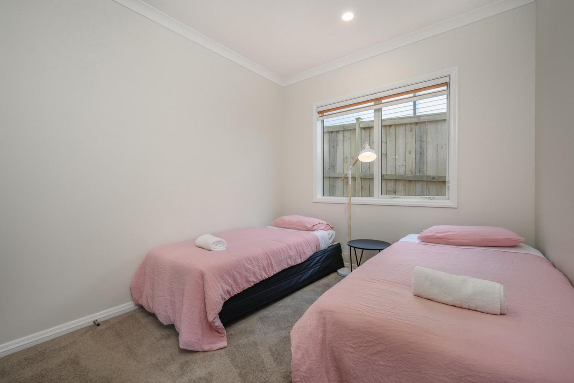 Designer Brand New Large House Flat Bush Holiday home Auckland