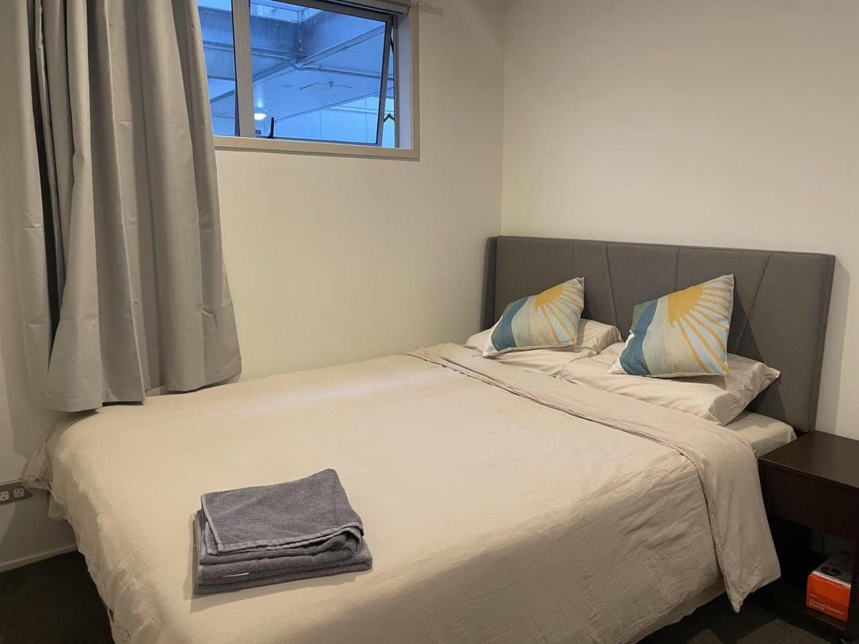 Aura B Two Bedrooms, 1 Living Wi-fi Skytower And Street View, Balcony , Easy Parking *