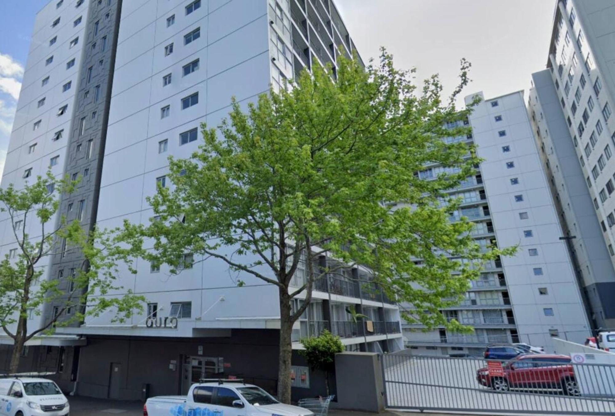 Aura B1214 Two Bedrooms Wifi Balcony Skytower View Parking Apartment *