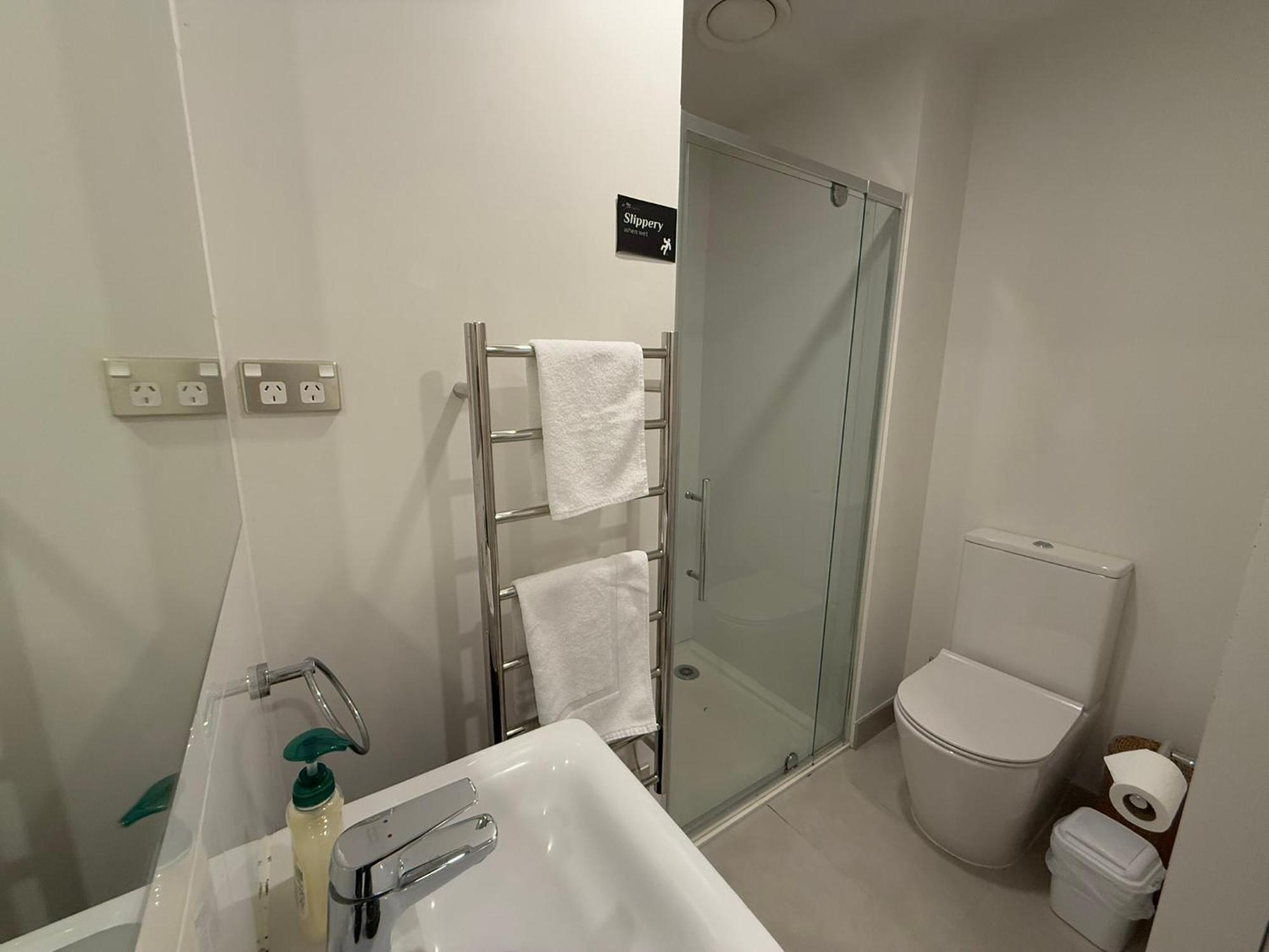 Apartment Walk To Sky Tower, Close To Port *