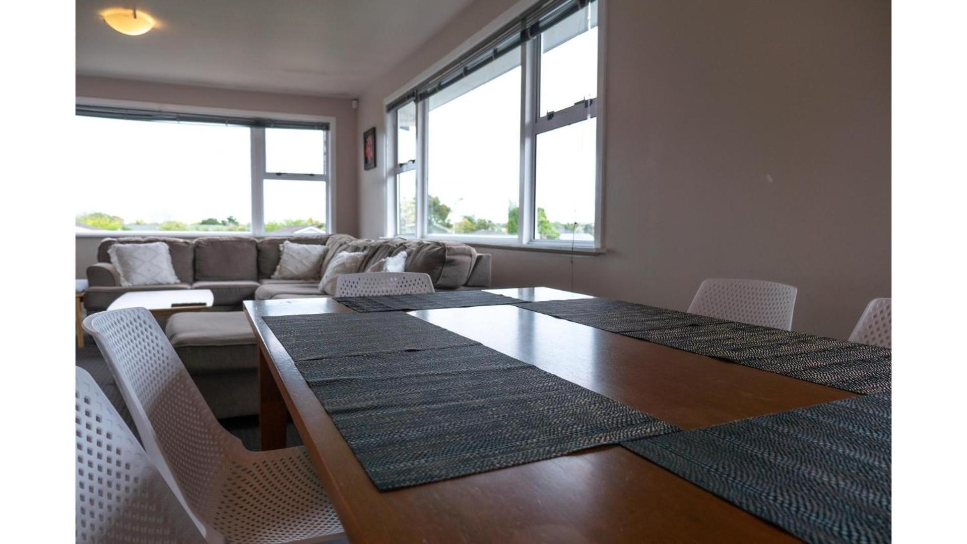 3-bedroom 2-bathroom Bright & Sunny Family Holiday home