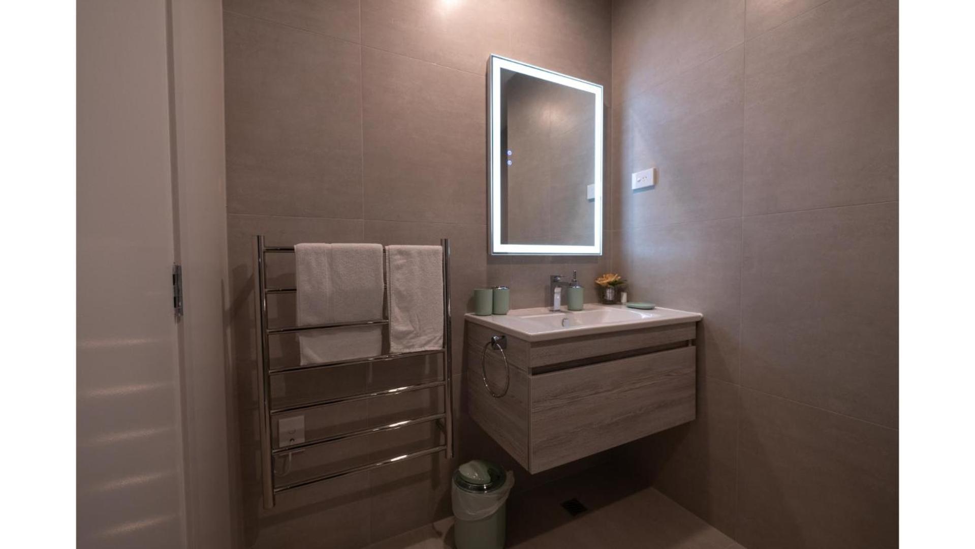 Class And Comfort Right The The Heart Of Parnell *