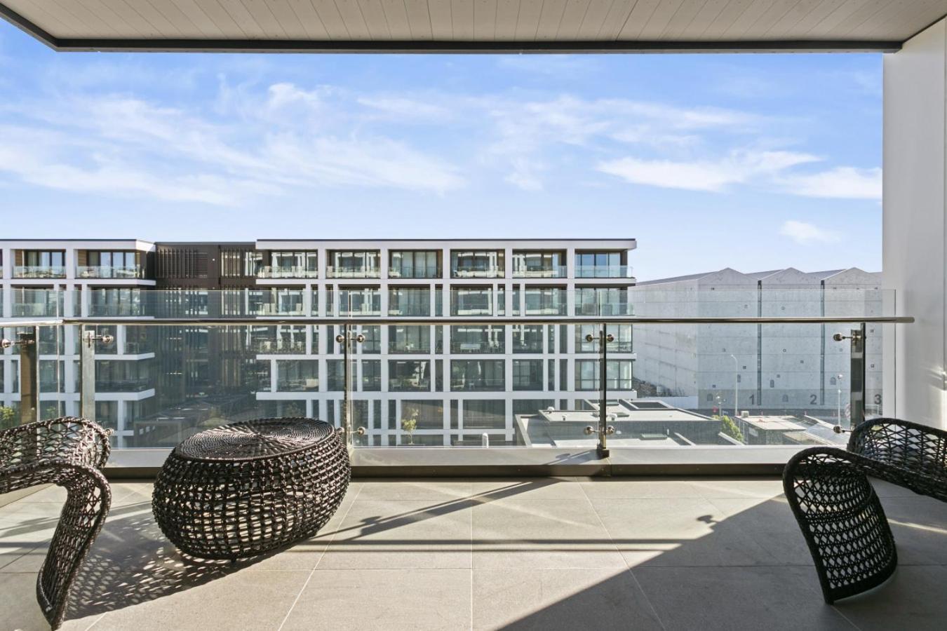 Luxury Living In Wynyard Quarter Apartment *